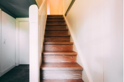 Renovace schodiště: metody, ceny a návod krok za krokem Renovace schodiště: metody, ceny a návod krok za krokem